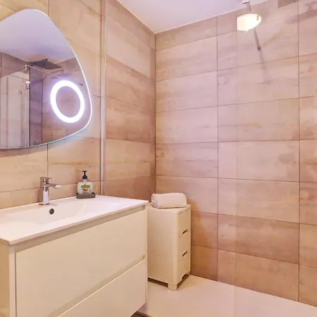 El Paraiso, Beautiful Swimming Pool With Ocean View, Parking, Fiber Apartment