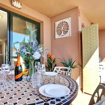 El Paraiso, Beautiful Swimming Pool With Ocean View, Parking, Fiber Apartment *